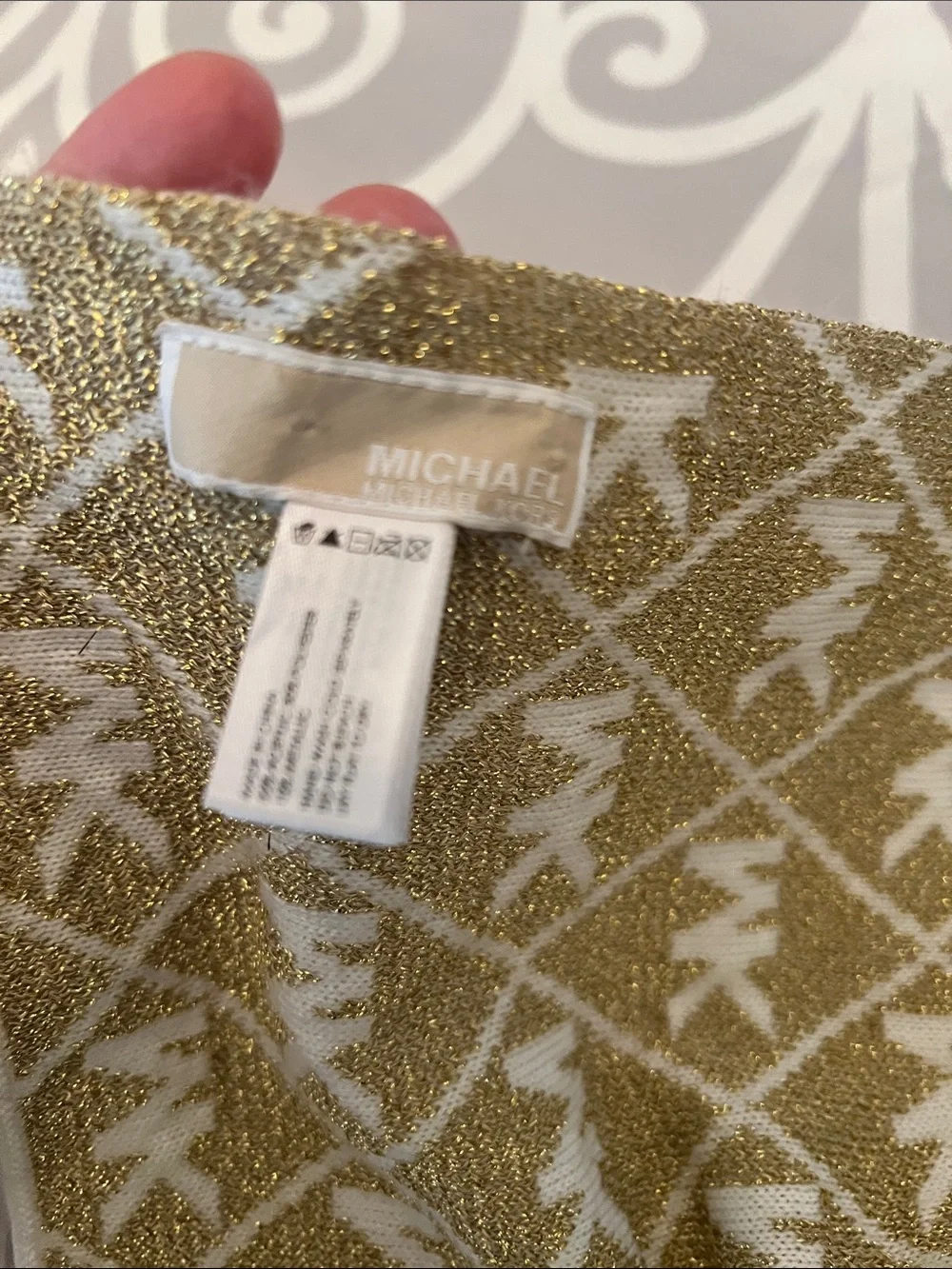 NWOT MK Beige and White Knit Scarf with Geometric Pattern
